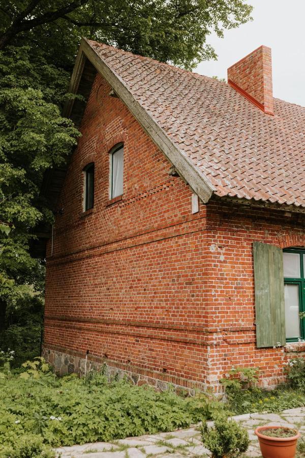 Stara Szkola Nad Jeziorem Czarne  Bagian luar foto