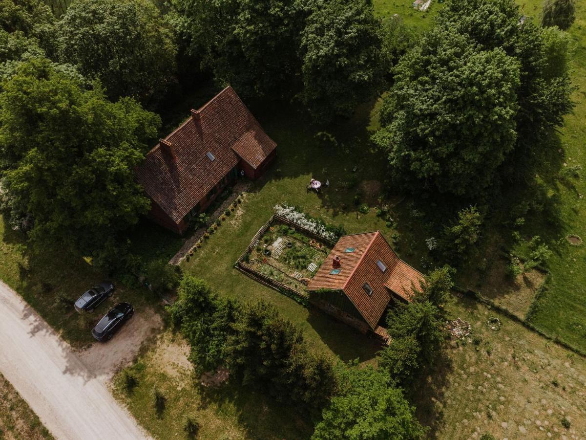 Stara Szkola Nad Jeziorem Czarne  Bagian luar foto
